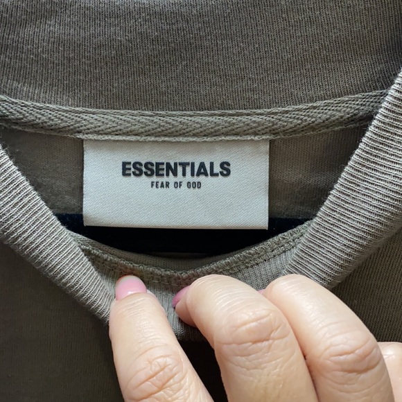 Essentials long sleeve - Picture 2 of 3